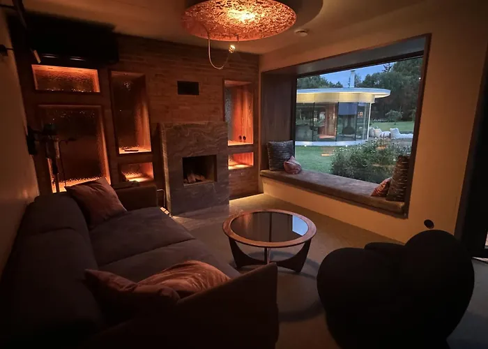 Willa Silma Retreat Hunting Castle *