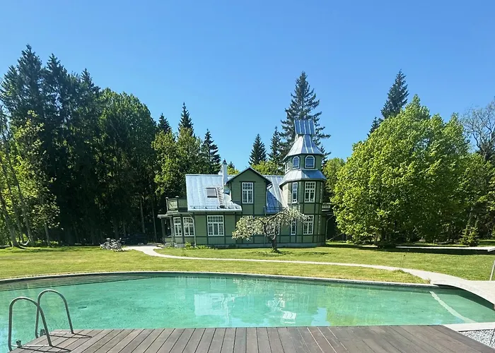 Willa Silma Retreat Hunting Castle