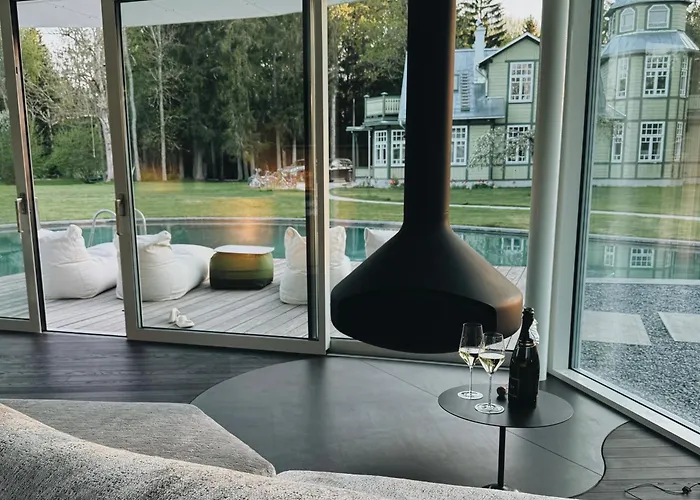 Willa Silma Retreat Hunting Castle